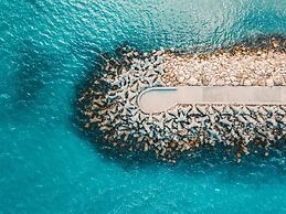 Modern & Stylish Apt of City 5min Beach