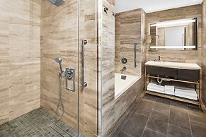 Hilton Club The Central at 5th New York