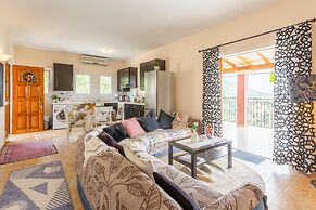 Bougainvillea Large Private Pool Walk to Beach Sea Views A C Wifi Car 