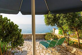 Dinos Walk to Beach Sea Views A C Wifi Car Not Required - 291