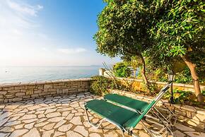 Dinos Walk to Beach Sea Views A C Wifi Car Not Required - 291