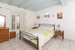 Fotini Walk to Beach Sea Views A C Wifi Car Not Required - 292