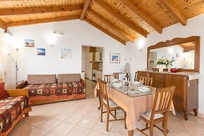 Georgia Walk to Beach Sea Views A C Wifi Car Not Required - 293