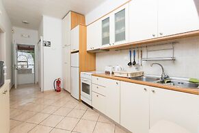 Georgia Walk to Beach Sea Views A C Wifi Car Not Required - 293