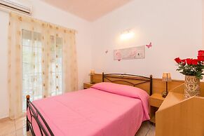 Georgia Walk to Beach Sea Views A C Wifi Car Not Required - 293