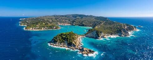 Spiros Jetty House Walk to Beach Sea Views A C Car Not Required - 302