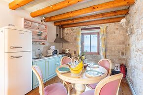 Spiros Jetty House Walk to Beach Sea Views A C Car Not Required - 302