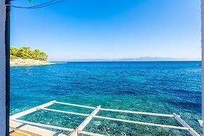 Spiros Jetty House Walk to Beach Sea Views A C Car Not Required - 302