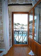 Spiros Jetty House Walk to Beach Sea Views A C Car Not Required - 302