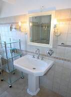 Spiros Jetty House Walk to Beach Sea Views A C Car Not Required - 302