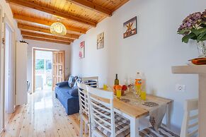 Porto Walk to Beach Sea Views A C Wifi Car Not Required - 385