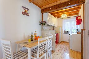 Porto Walk to Beach Sea Views A C Wifi Car Not Required - 385