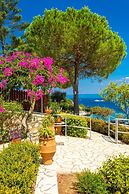 Dolphin House Large Private Pool Walk to Beach Sea Views A C Wifi Car 