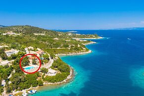 Dolphin House Large Private Pool Walk to Beach Sea Views A C Wifi Car 