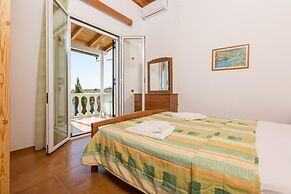 Dolphin Villa 3 Swimming Pool Walk to Beach Sea Views A C Wifi - 558