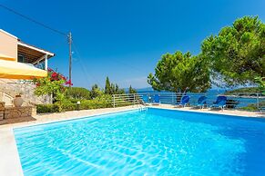 Dolphin Villa 3 Swimming Pool Walk to Beach Sea Views A C Wifi - 558