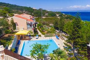 Dolphin Studio Swimming Pool Walk to Beach Sea Views A C Wifi Car Not 