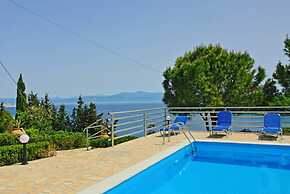 Dolphin Studio Swimming Pool Walk to Beach Sea Views A C Wifi Car Not 