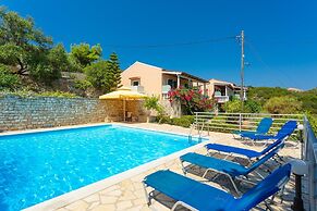 Dolphin Villa 1 Swimming Pool Walk to Beach Sea Views A C Wifi - 580