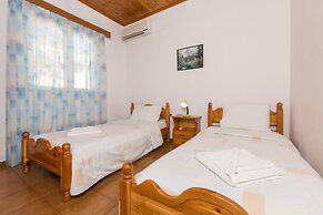 Dolphin Villa 1 Swimming Pool Walk to Beach Sea Views A C Wifi - 580