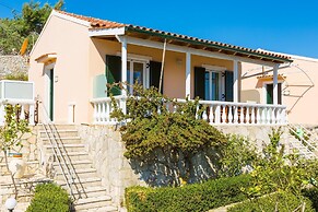 Dolphin Villa 1 Swimming Pool Walk to Beach Sea Views A C Wifi - 580