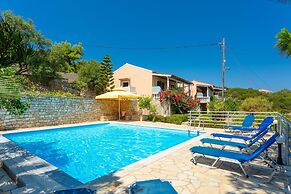 Dolphin Villa 2 Swimming Pool Walk to Beach Sea Views A C Wifi - 581