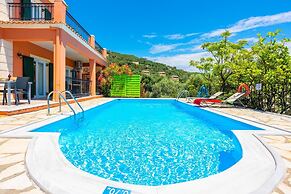 Villa Youla Large Private Pool Walk to Beach Sea Views A C Wifi Car No