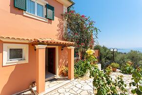 Vasillis Large Private Pool Walk to Beach Sea Views A C Wifi Car Not R