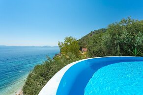 Villa Petros Large Private Pool Walk to Beach Sea Views A C Wifi Car N