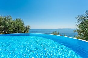 Villa Petros Large Private Pool Walk to Beach Sea Views A C Wifi Car N