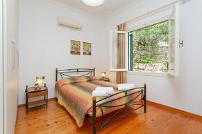 Sofia Large Private Pool Walk to Beach Sea Views A C Wifi Car Not Requ