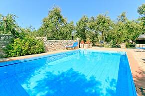 Villa Tzina Large Private Pool Walk to Beach A C Wifi Car Not Required