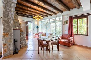 Villa Tzina Large Private Pool Walk to Beach A C Wifi Car Not Required