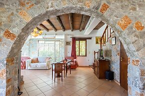 Villa Tzina Large Private Pool Walk to Beach A C Wifi Car Not Required