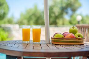 Villa Tzina Large Private Pool Walk to Beach A C Wifi Car Not Required