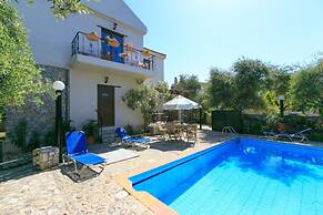 Villa Tzina Large Private Pool Walk to Beach A C Wifi Car Not Required