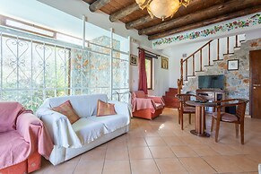 Villa Tzina Large Private Pool Walk to Beach A C Wifi Car Not Required
