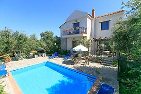Villa Tzina Large Private Pool Walk to Beach A C Wifi Car Not Required
