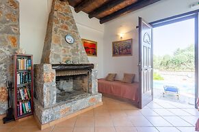 Villa Tzina Large Private Pool Walk to Beach A C Wifi Car Not Required