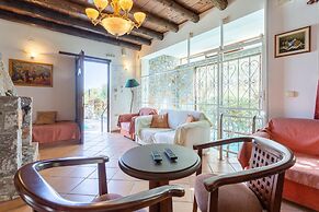 Villa Tzina Large Private Pool Walk to Beach A C Wifi Car Not Required