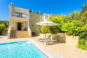 Villa Fedra Large Private Pool Walk to Beach A C Wifi Car Not Required