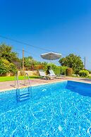 Villa Georgia Large Private Pool Walk to Beach A C Wifi Car Not Requir