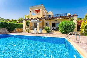 Villa Georgia Large Private Pool Walk to Beach A C Wifi Car Not Requir