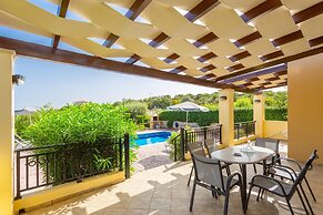 Villa Georgia Large Private Pool Walk to Beach A C Wifi Car Not Requir