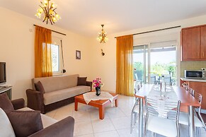 Villa Georgia Large Private Pool Walk to Beach A C Wifi Car Not Requir