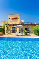Villa Georgia Large Private Pool Walk to Beach A C Wifi Car Not Requir