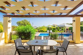 Villa Georgia Large Private Pool Walk to Beach A C Wifi Car Not Requir