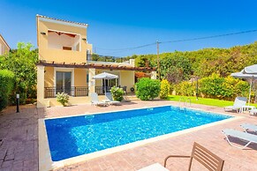 Villa Georgia Large Private Pool Walk to Beach A C Wifi Car Not Requir