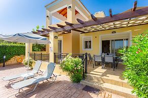 Villa Georgia Large Private Pool Walk to Beach A C Wifi Car Not Requir