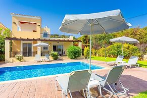 Villa Georgia Large Private Pool Walk to Beach A C Wifi Car Not Requir